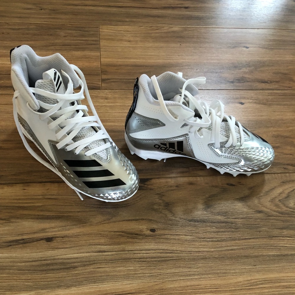 Brand new Adidas boys baseball cleats sz 3Y